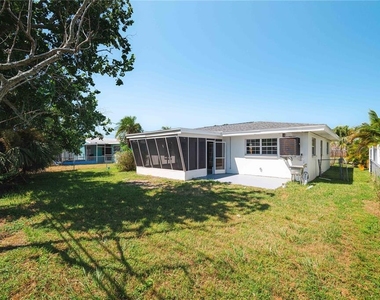 2491 Coronado Way - Photo Thumbnail 17