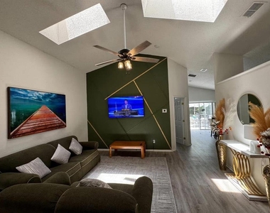 121 Bloomingdale Drive - Photo Thumbnail 2