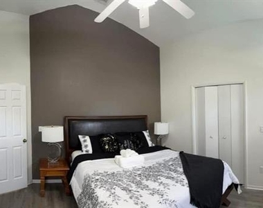 121 Bloomingdale Drive - Photo Thumbnail 4