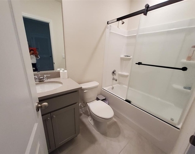 2393 Penguin Boulevard - Photo Thumbnail 8