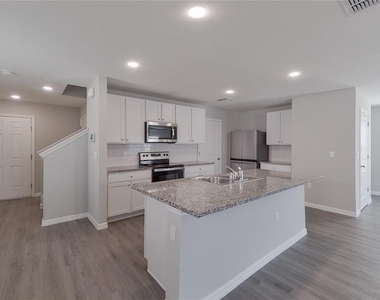 8704 Sw 44th Court - Photo Thumbnail 5