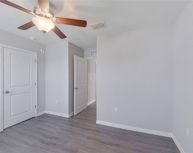 8704 Sw 44th Court - Photo Thumbnail 10