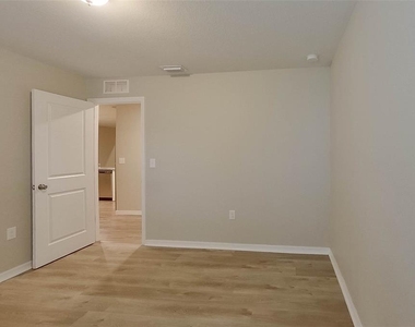 9131 Aegean Circle - Photo Thumbnail 9