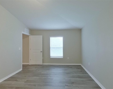 9131 Aegean Circle - Photo Thumbnail 14