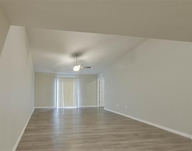 9131 Aegean Circle - Photo Thumbnail 6