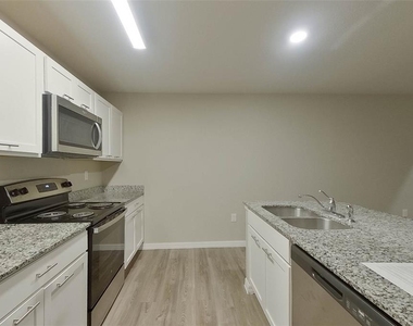 9131 Aegean Circle - Photo Thumbnail 3