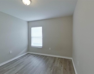 9131 Aegean Circle - Photo Thumbnail 10