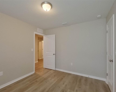 9131 Aegean Circle - Photo Thumbnail 11