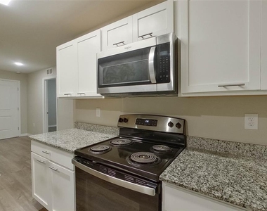 9131 Aegean Circle - Photo Thumbnail 5