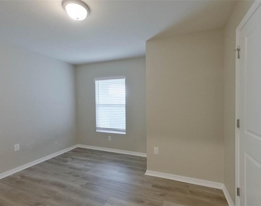 9131 Aegean Circle - Photo Thumbnail 8