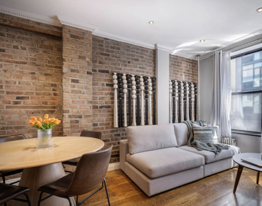 Mulberry Street - Photo Thumbnail 2