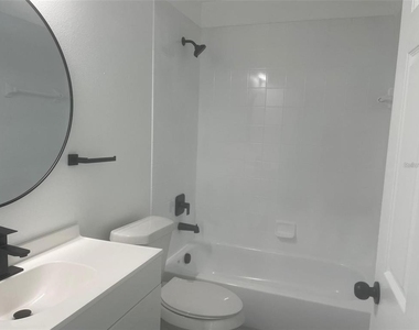2421 Ashecroft Drive - Photo Thumbnail 15