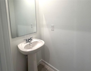 2947 Camellia Flower Street - Photo Thumbnail 6