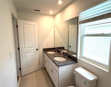 2947 Camellia Flower Street - Photo Thumbnail 10