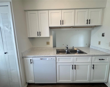 1013 Arizona Court - Photo Thumbnail 5