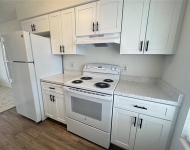 1013 Arizona Court - Photo Thumbnail 7