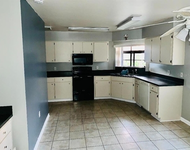 1846 Masters Lane - Photo Thumbnail 6