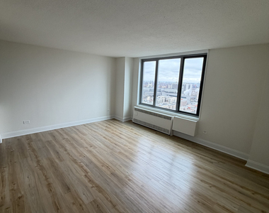 3333 Broadway - Photo Thumbnail 2