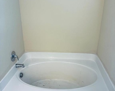 5662 Oakwood Knoll Drive - Photo Thumbnail 2