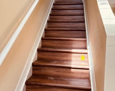 5662 Oakwood Knoll Drive - Photo Thumbnail 4