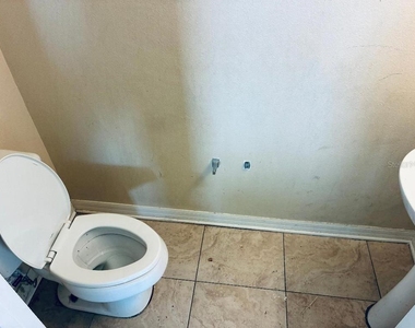 5662 Oakwood Knoll Drive - Photo Thumbnail 10