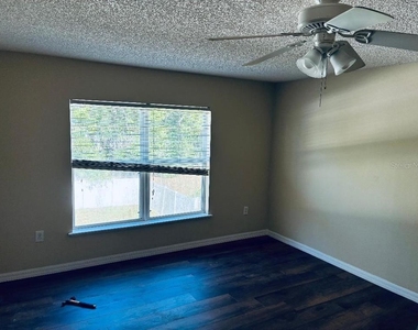 5662 Oakwood Knoll Drive - Photo Thumbnail 6