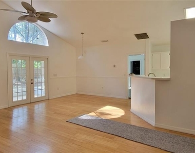 4201 Nw 23rd Terrace - Photo Thumbnail 5