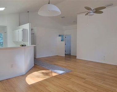 4201 Nw 23rd Terrace - Photo Thumbnail 6
