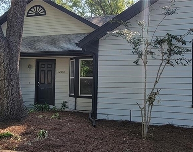 4201 Nw 23rd Terrace - Photo Thumbnail 3