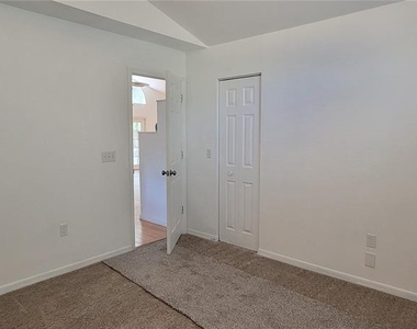 4201 Nw 23rd Terrace - Photo Thumbnail 9