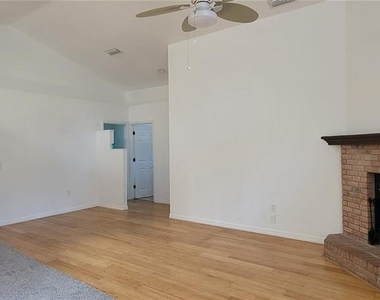4201 Nw 23rd Terrace - Photo Thumbnail 4