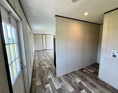 1115 Nw 12th Lane - Photo Thumbnail 4