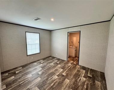 1115 Nw 12th Lane - Photo Thumbnail 5