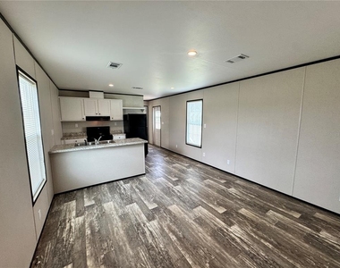1115 Nw 12th Lane - Photo Thumbnail 2