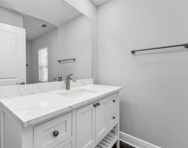 309 E Virginia Avenue - Photo Thumbnail 34