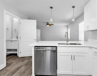 309 E Virginia Avenue - Photo Thumbnail 11