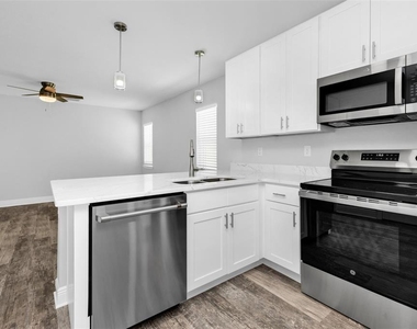 309 E Virginia Avenue - Photo Thumbnail 10