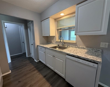 364 Briarwood Road - Photo Thumbnail 6