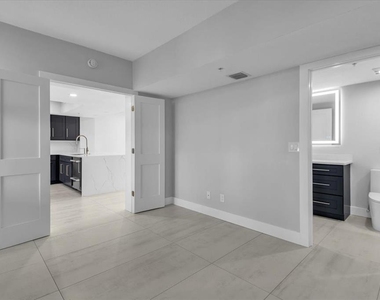 2020 Harbourside Drive - Photo Thumbnail 4