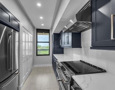 2020 Harbourside Drive - Photo Thumbnail 9