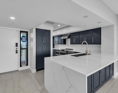 2020 Harbourside Drive - Photo Thumbnail 11