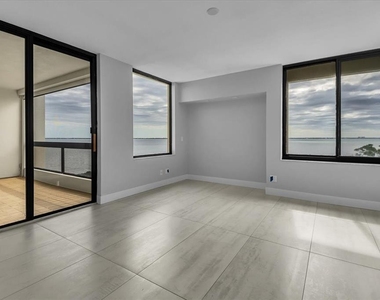 2020 Harbourside Drive - Photo Thumbnail 22