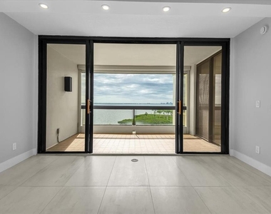 2020 Harbourside Drive - Photo Thumbnail 23