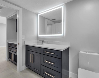 2020 Harbourside Drive - Photo Thumbnail 8