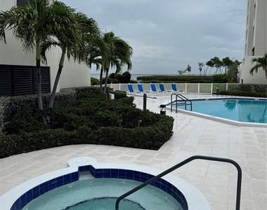 2020 Harbourside Drive - Photo Thumbnail 11