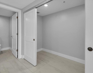 2020 Harbourside Drive - Photo Thumbnail 2