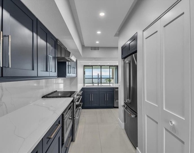 2020 Harbourside Drive - Photo Thumbnail 12