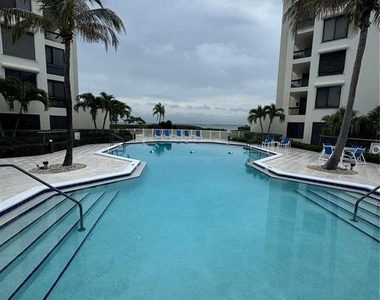 2020 Harbourside Drive - Photo Thumbnail 12