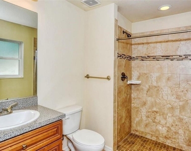1057 32nd Street - Photo Thumbnail 5
