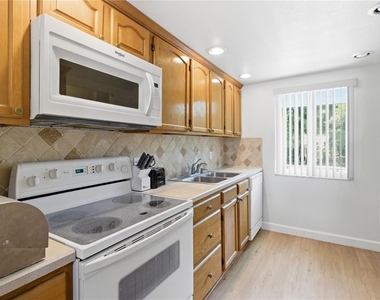 2060 Marilyn Street - Photo Thumbnail 4